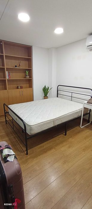 Cama Box Queen + Estrutura — Como Nova | Lisboa