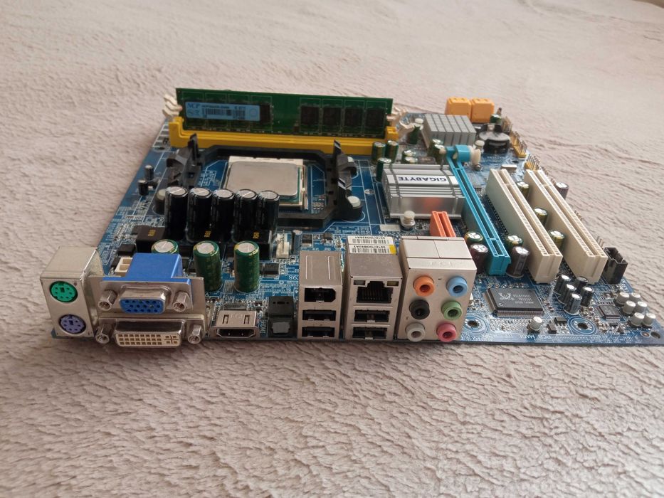 Комплект Gigabyte GA-MA69GM-S2H + Athlon II X2 260 + кулер + ОЗУ 2 Гб