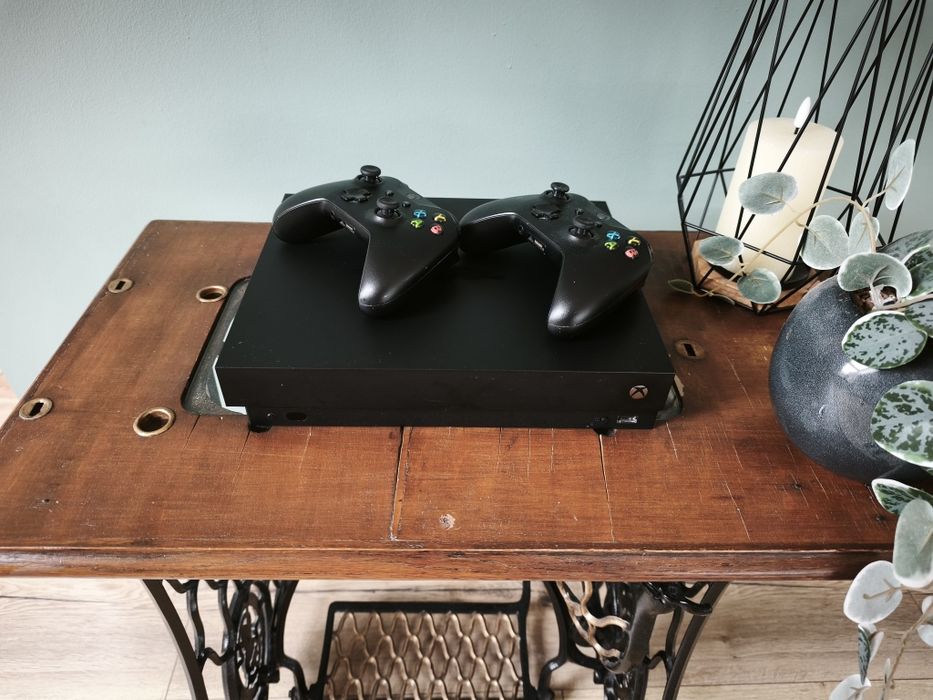 X box one X , 2 pady