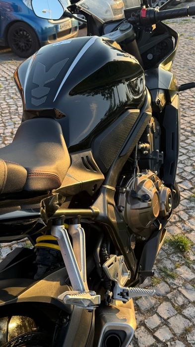 Vendo CBR 650R Impecável