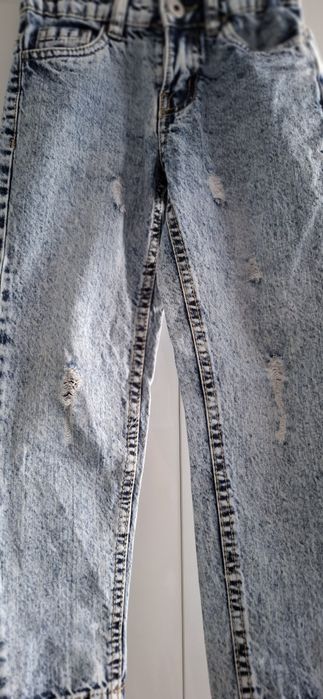 Spodnie jeansowe z przetarciami rozmiar 110/116