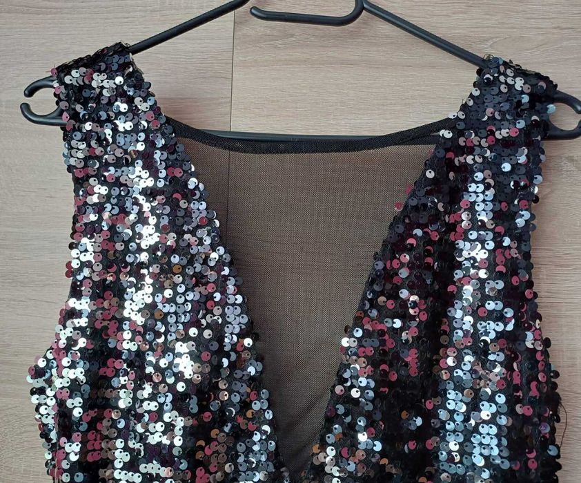 Cekinowa sukienka r. M