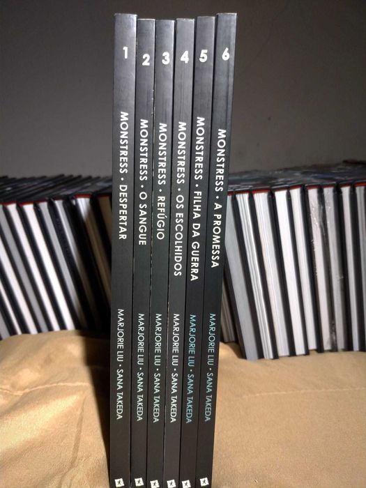 Monstress por Marjorie Liu e desenhada por Sana Takeda