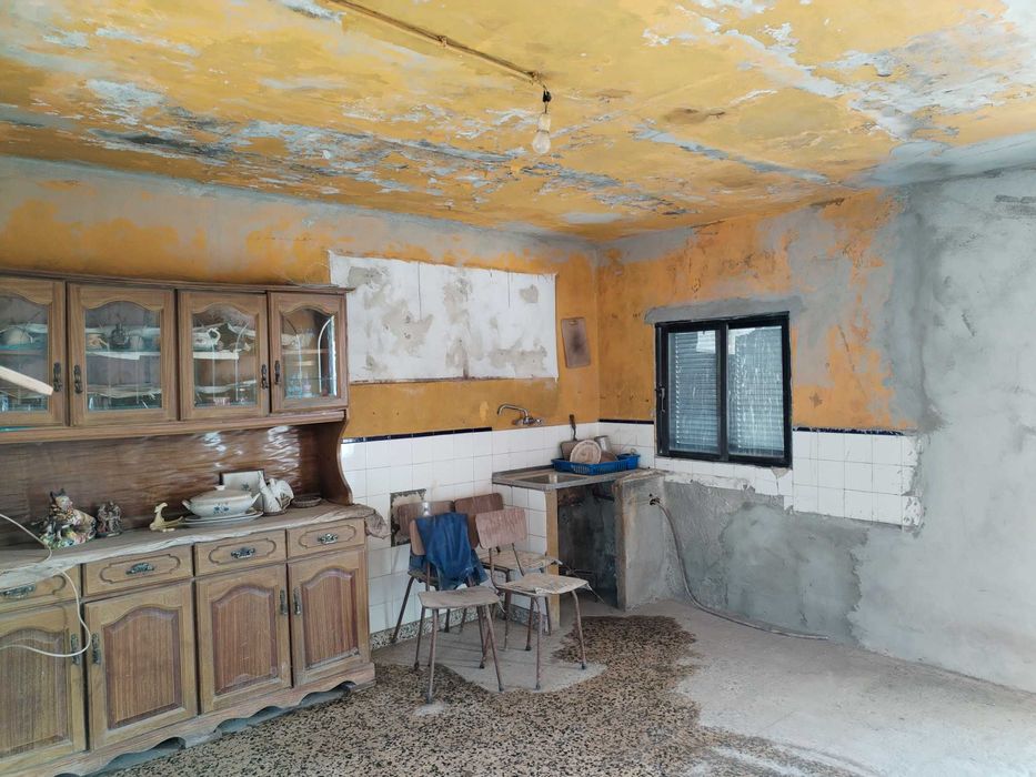 Casa bem cituada vista original com varanda e churrasqueira s