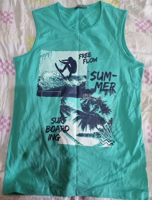 Koszulki młodzieżowe nowe.