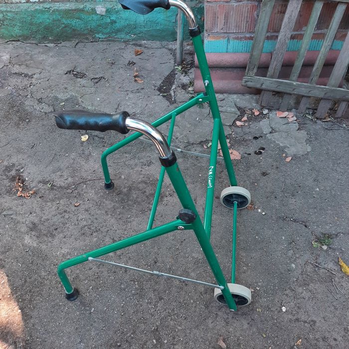 Ходунки для инвалидов