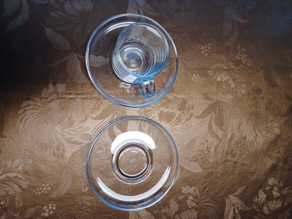 Chávenas de café e pires vários da NESPRESSO