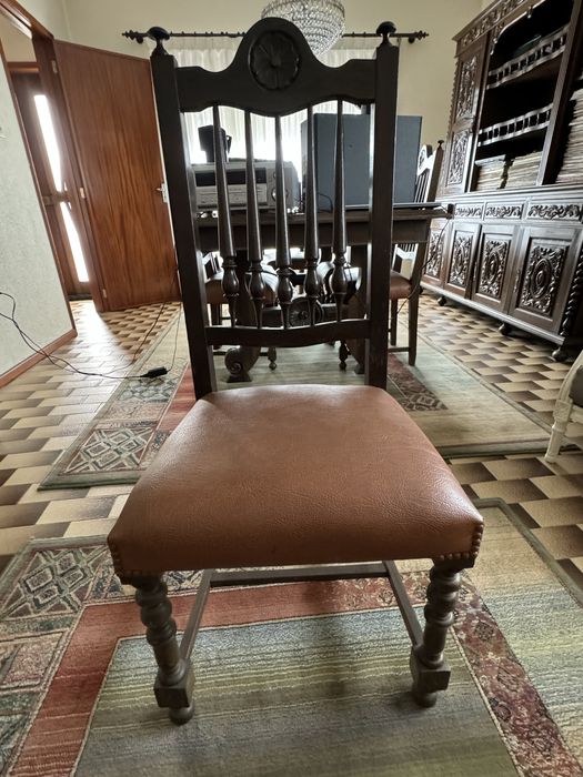 Cadeiras antigas em pele novas