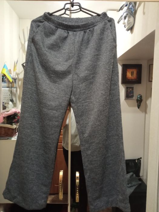 Сірий новий костюм 50р