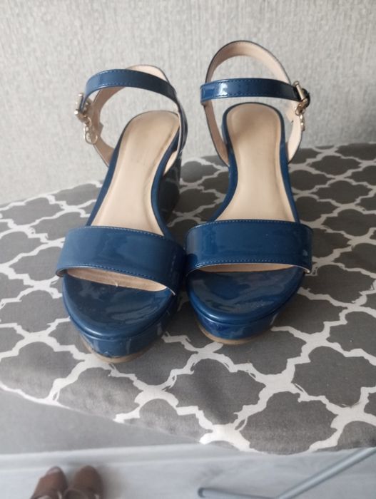 Ładne buty lakierki damskie