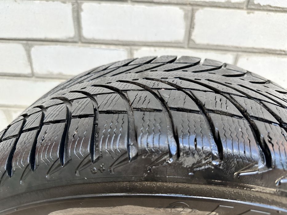 Продам зимнюю резину Michelin 235/55/R18