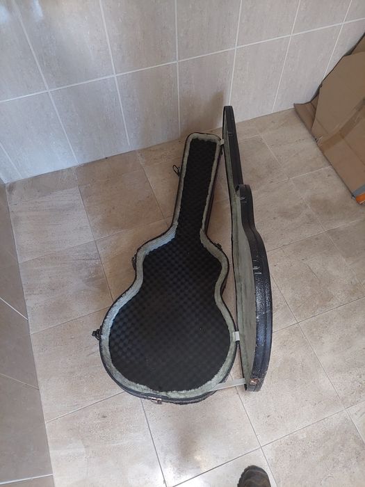 Case rígida para guitarra