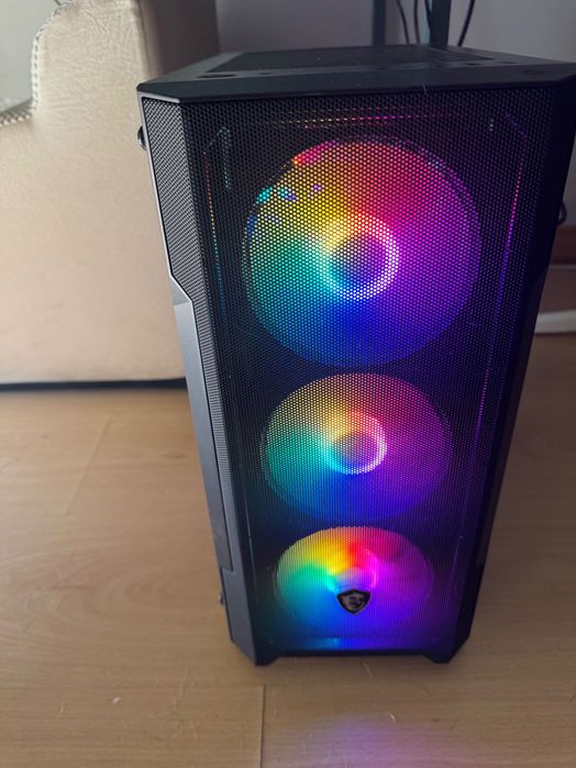 Computador fixo com pouco uso