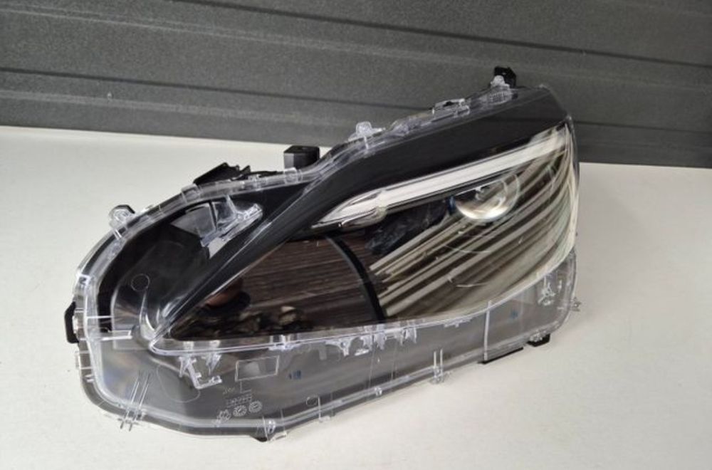 Farol esquerdo Toyota yaris cross 310