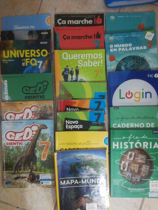 Manuais do aluno 7° ano. Só o de matemática e EMRC.  disponiveis