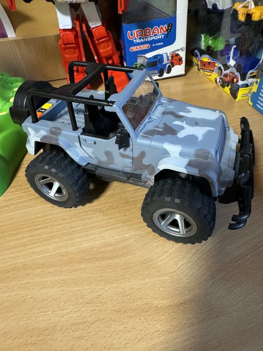 Джип; машинка; дитяча іграшка; машина