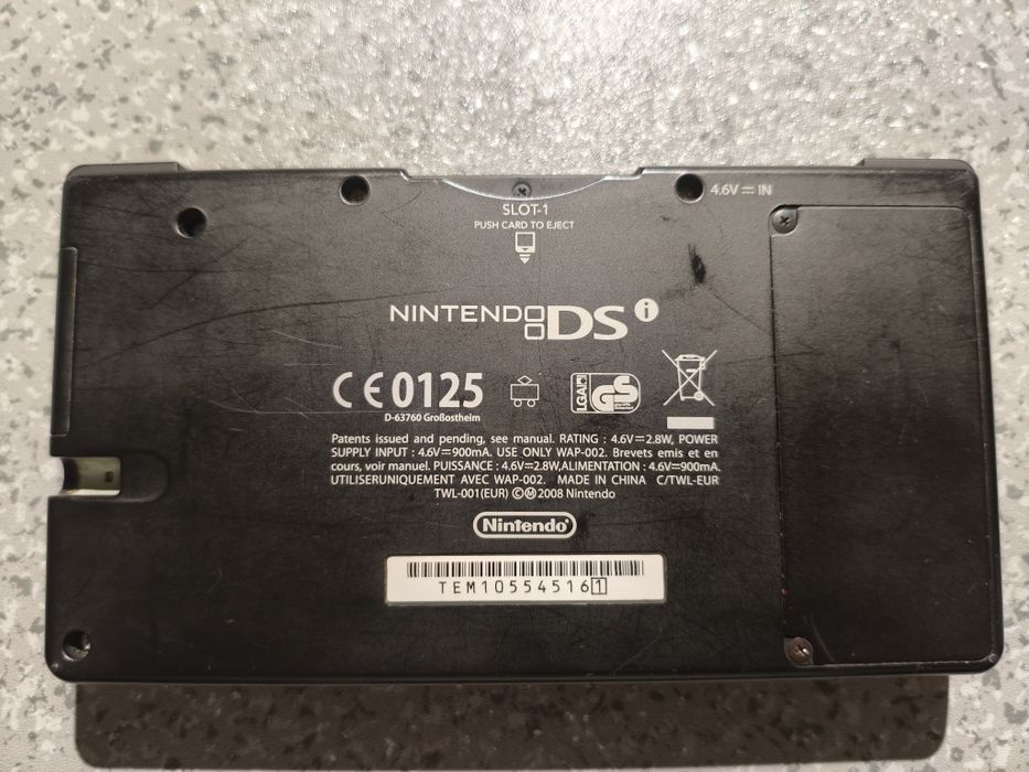 Nintendo DSI + carregador + Twilight Menu++