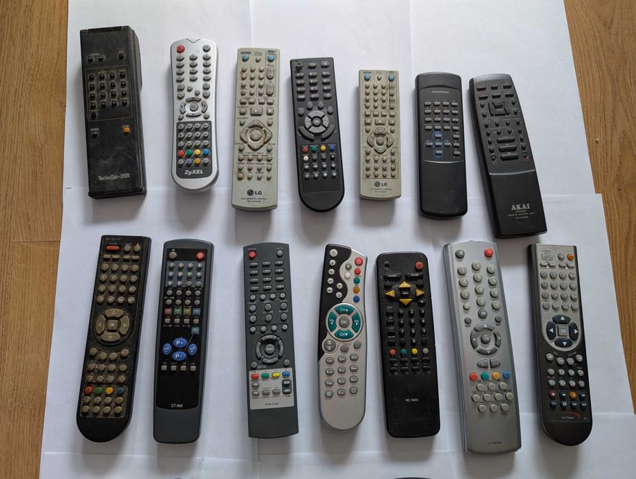 Piloty do dekoderów, magnetowidów, TV, DVD, CD, audio i inne