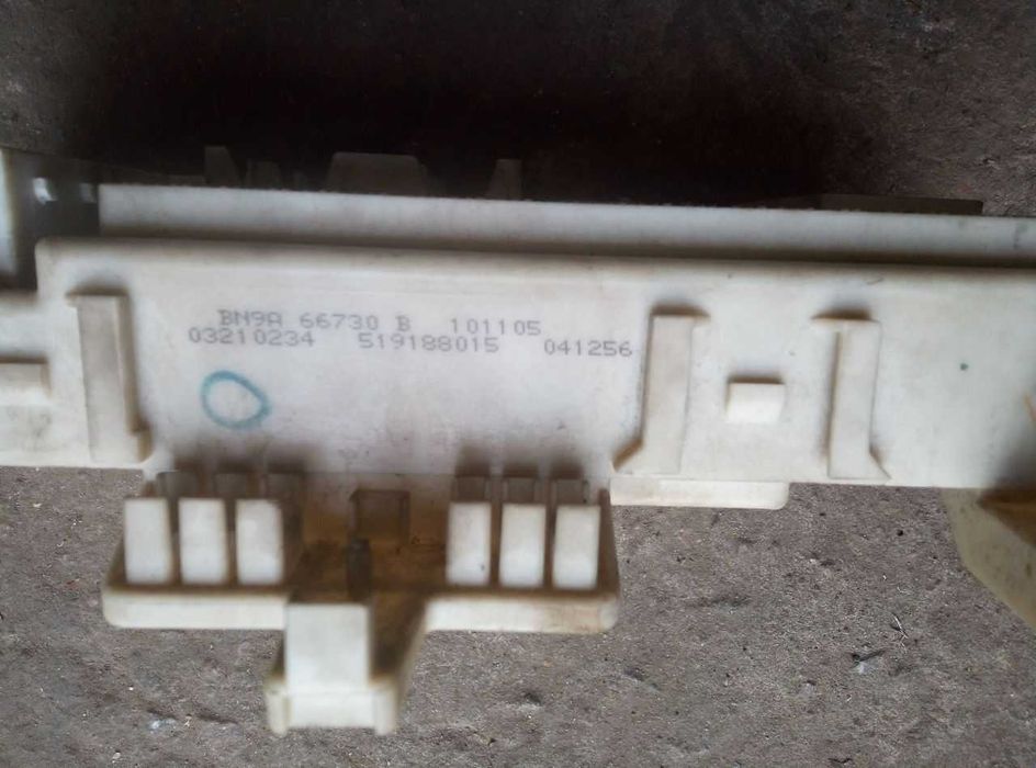Корпус предохранителей mazda 3 bk 03-08