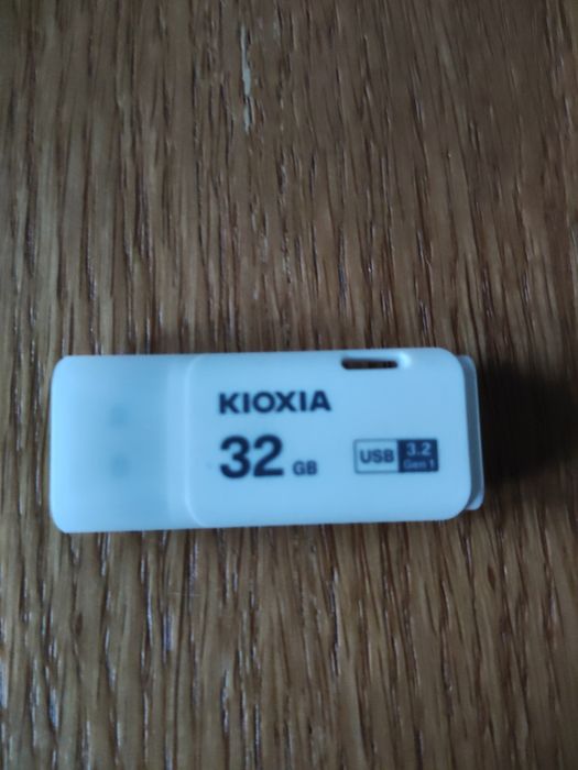 Pendrive 32 GB + gratis