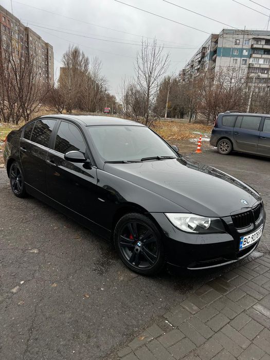 Продам отличный BMW e90
