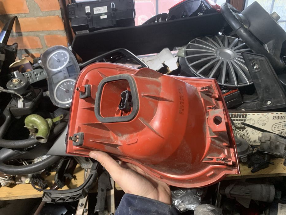 Задній правий фонарь Volkswagen Passat B6 універсал 3C9 945 096N