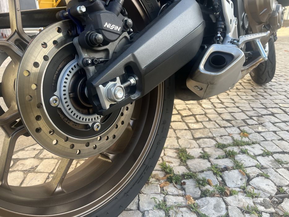 Honda CB 650 R como nova
