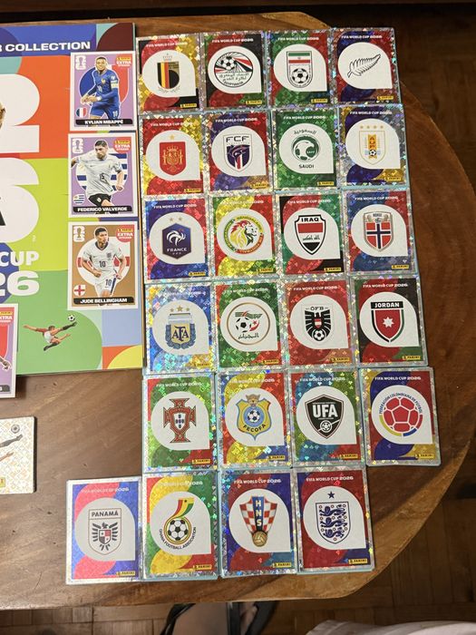 Conjunto completo da Panini FIFA World Cup 2026 (Caderneta + 980 cromos + 7 Extra Stickers)
