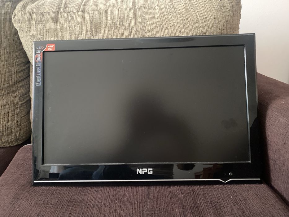 Vendo tv 22’  com suporte de parede
