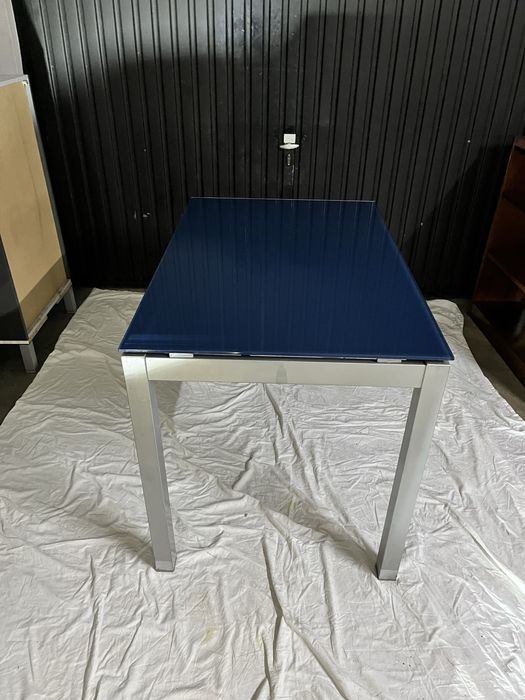 Mesa de vidro extensível azul