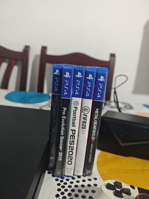Pack PS4 mais 5 jogos, comando e sound bar