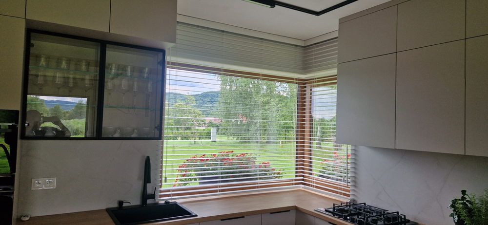 Żaluzja drewniana biała