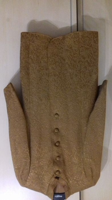 Conjunto casaco e saia cor castanho dourado SM