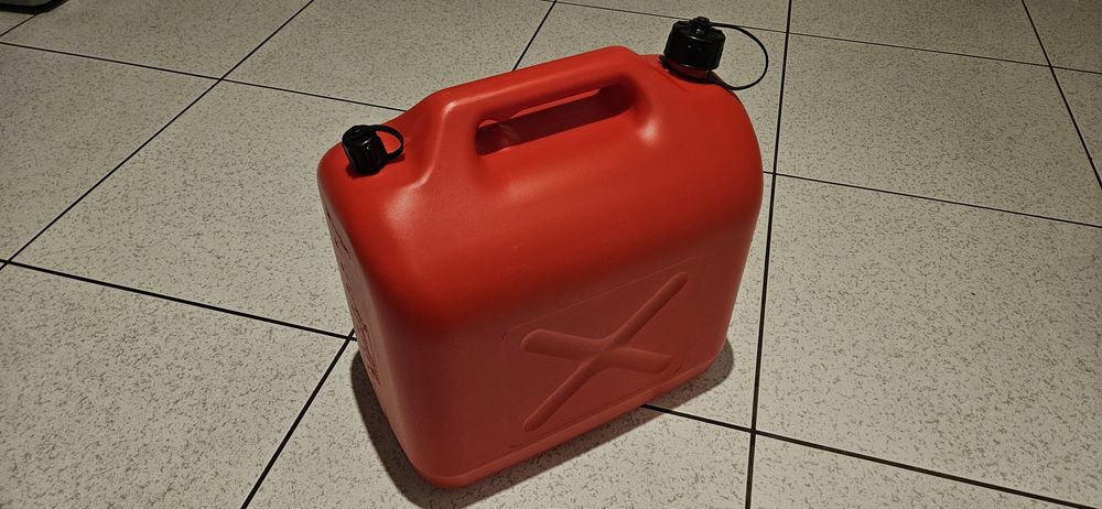 Atest. Kanister 20l Karnister na paliwo, ON benzyna ropa.