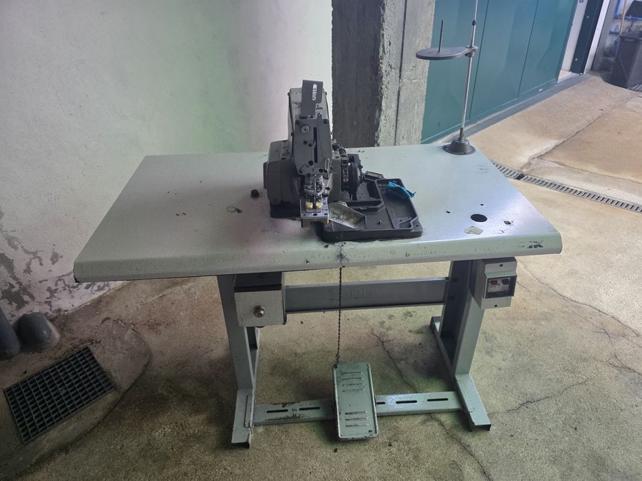 Máquina pregar botões