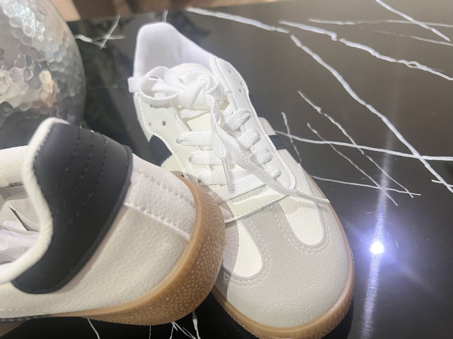 sneakersy biało- szare  39