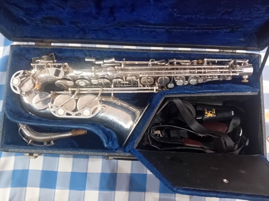 Saxofone Tenor Cadet Prateado (Com Mala e Acessórios)