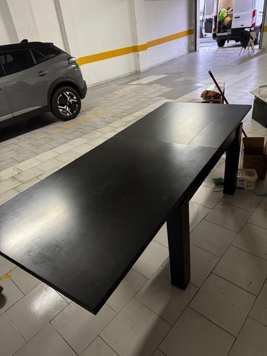 Mesa de jantar preta