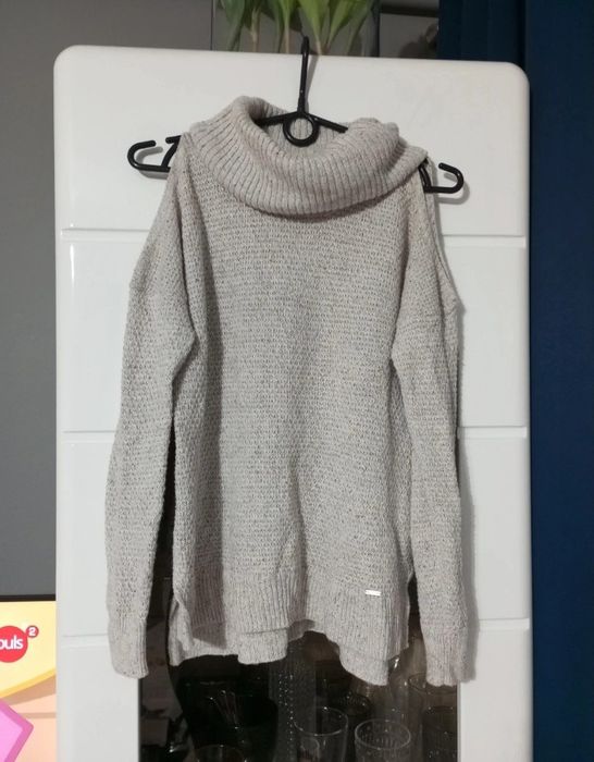 Sweterek Hollister