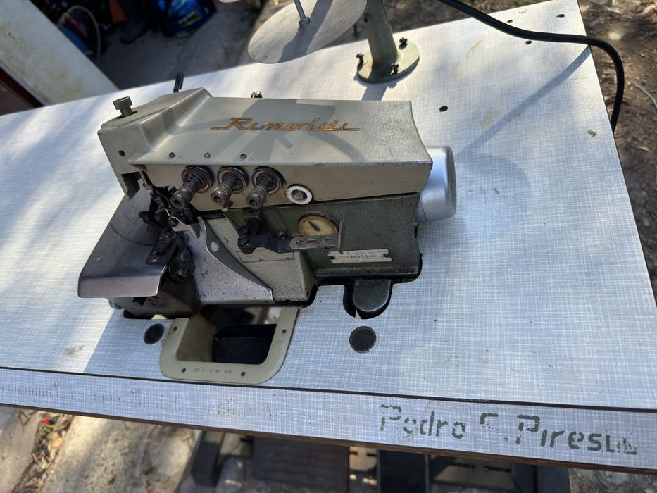 Maquina Costura Corte e Cose Rinaldi