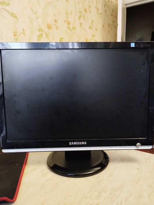 продам монітор Samsung LS19MEWSFV/EDC робочій.у гарному стані