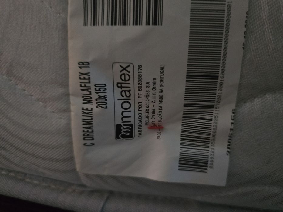 Cama, com Colchão e Mesas de Cabeceira