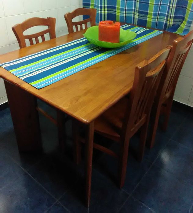 Mobília jantar, aparador com mesa e cadeiras