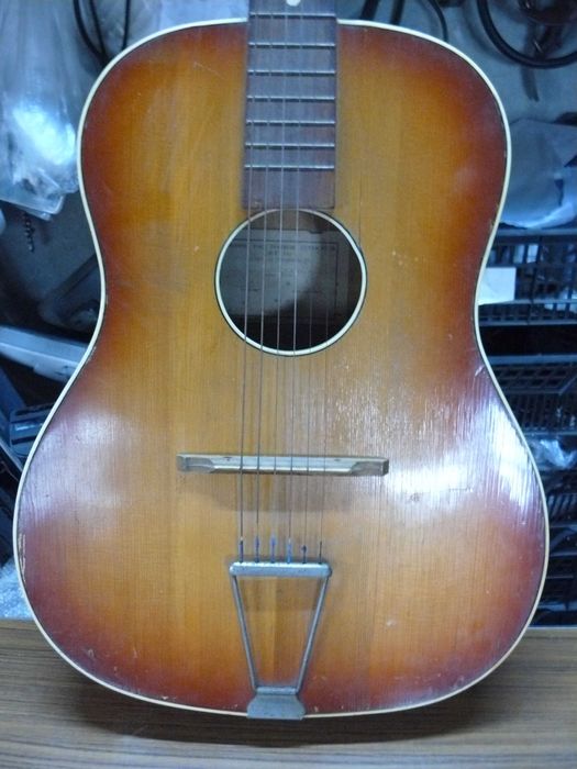 Stara gitara klasyk pudło ,,Defil,, z Lubina 1973 r.