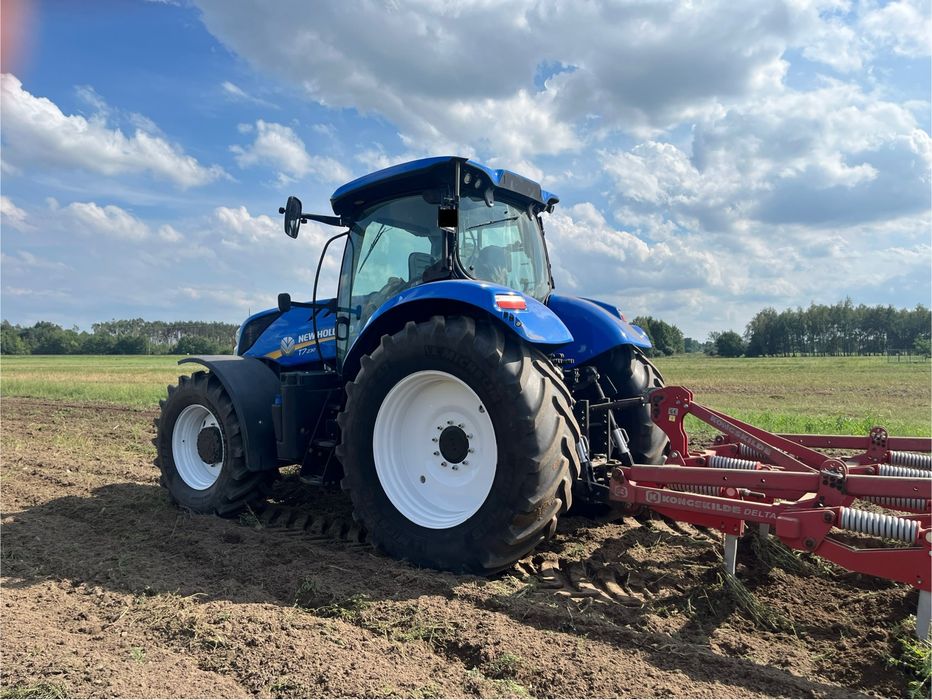 New Holland T7230