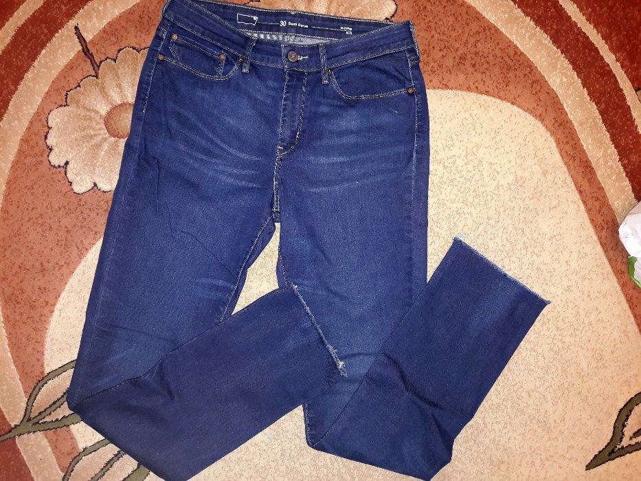Levi's damskie spodnie jeansowe r. 30