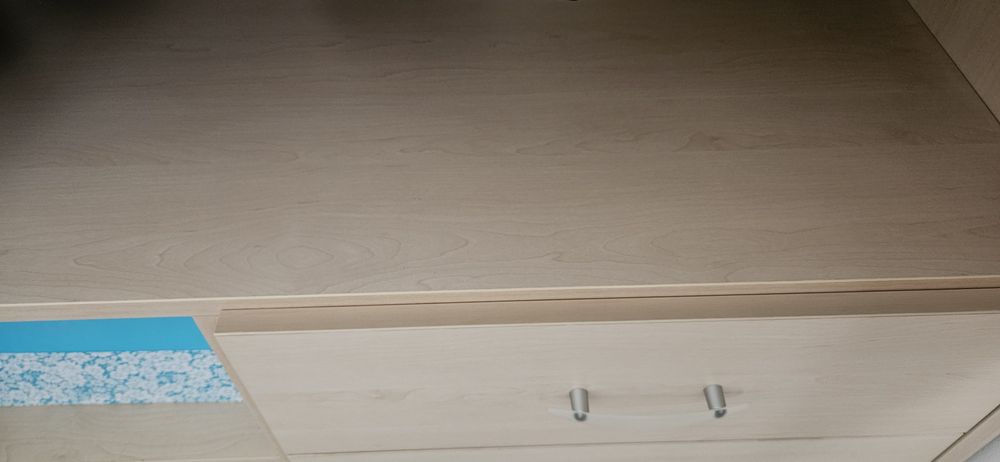 Quarto de solteiro em excelente estado