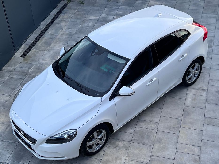 Volvo V40 Rozrząd wymieniony , nowy akumulator , hamulce nowe
