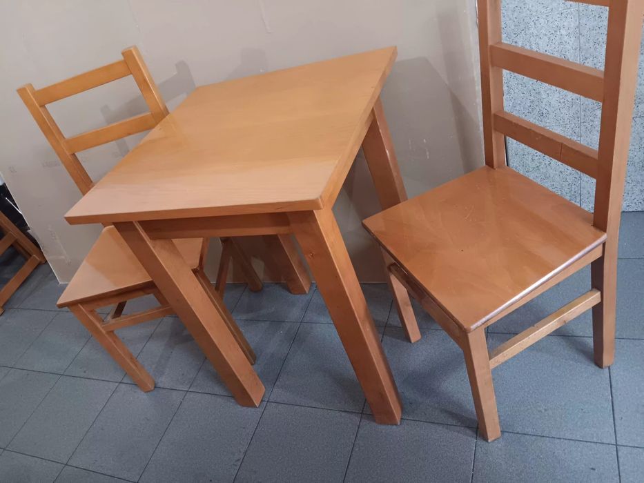 Mesas com 4 cadeiras
