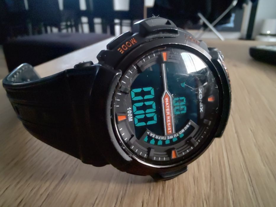 Zegarek xonix WR100M LCD męski